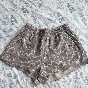 Vuori women’s pattern shorts size small